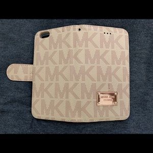 Michael Kors Accessories - Michael Kor’s iPhone 6s Plus Phone/Wallet Cover Michael Kors Accessories - Michael Kor’s iPhone 6s Plus Phone/Wallet Cover